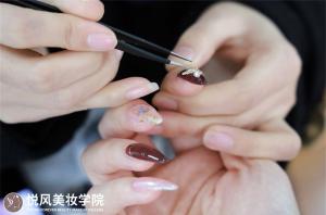 我想在成都进修美甲,去哪家好？