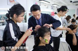 成都学化妆有哪些专业学校？