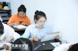 悦风美妆学院：成就美丽梦想的殿堂