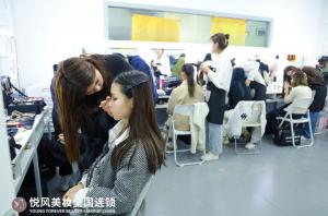 在悦风美妆学院，学习是一场与美的对话