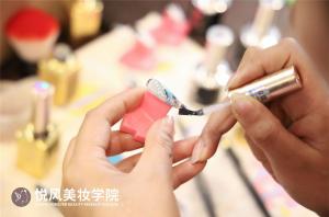 学美甲到悦风美妆学院有多香呢